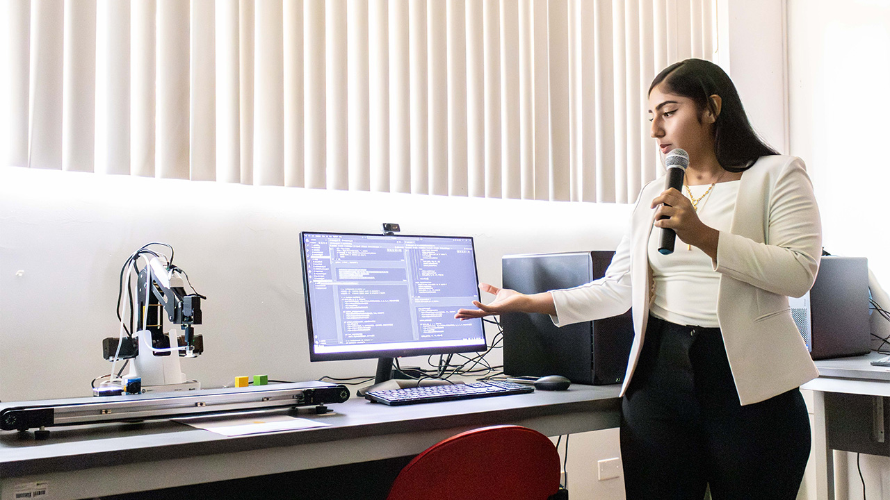 Se inaugura en la ESPOL el Laboratorio de Robótica Industrial