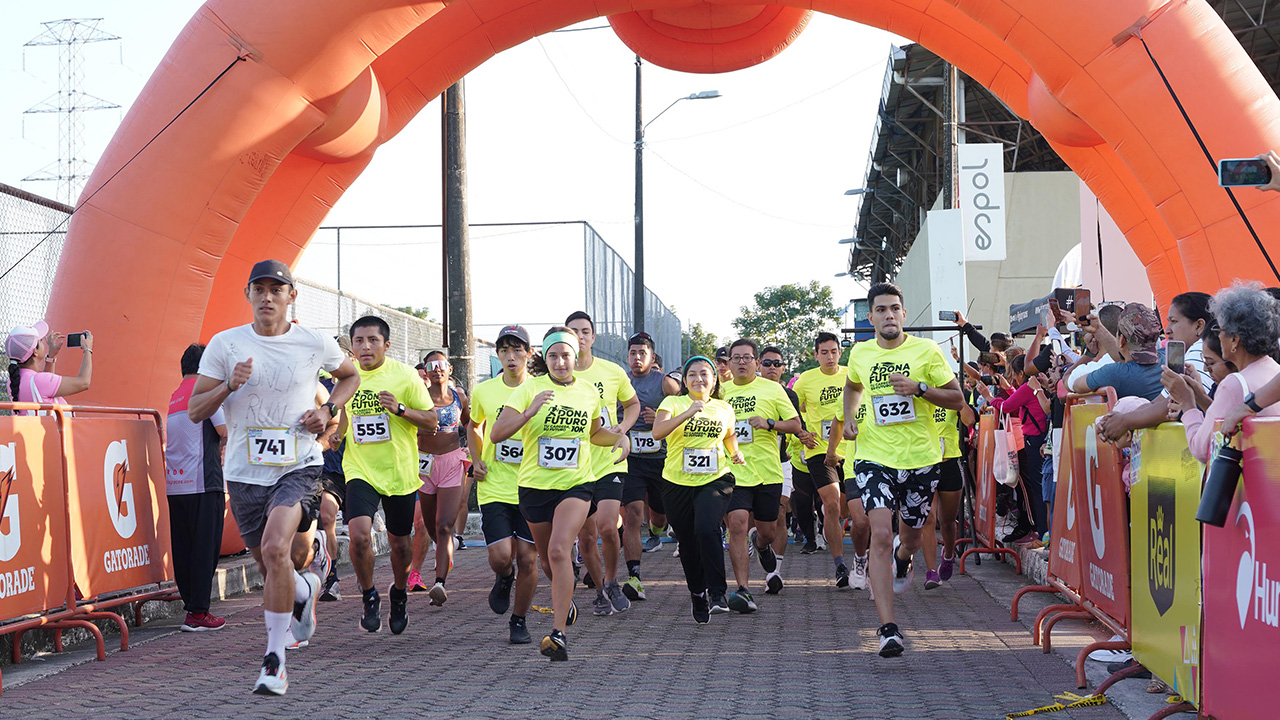 920 personas corrieron por la educación en la carrera Dona Futuro 10K