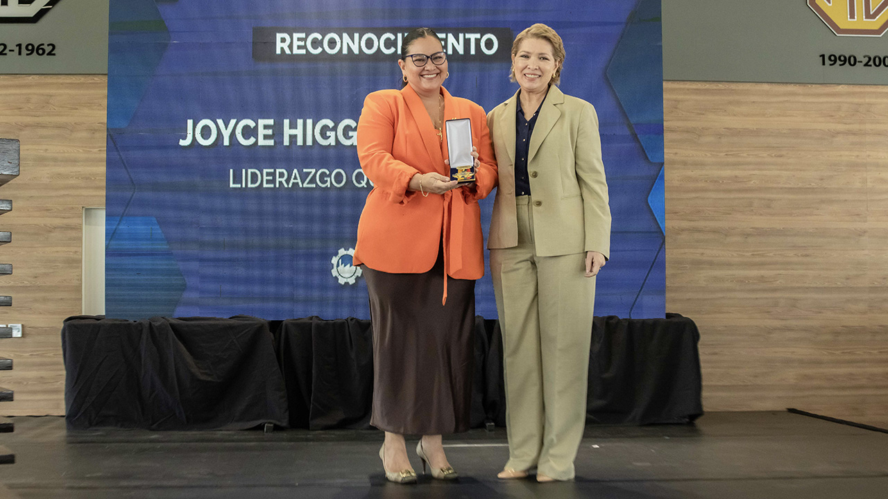 Rectora de la ESPOL recibe el reconocimiento Joyce Higgins de Ginatta