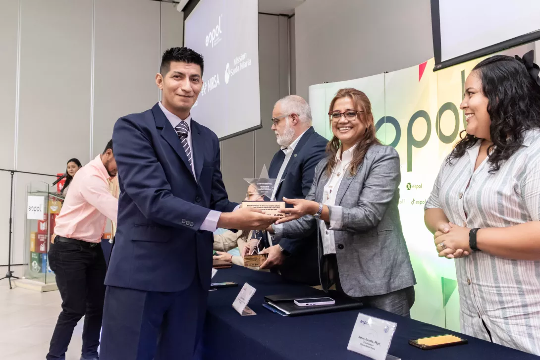 19 jóvenes conformaron la primera cohorte de la Tecnología en Mecatrónica