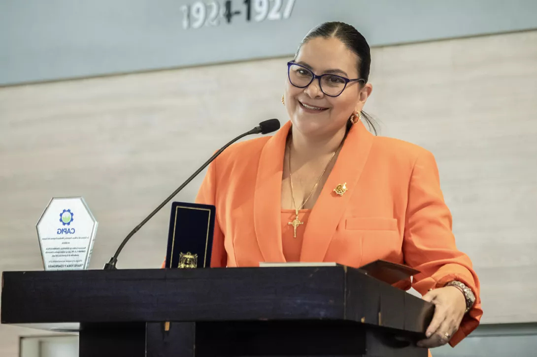 Rectora de la ESPOL recibe el reconocimiento Joyce Higgins de Ginatta