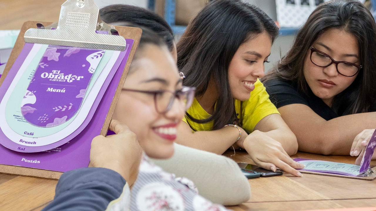 Estudiantes participaron en el taller Prototipando la experiencia.