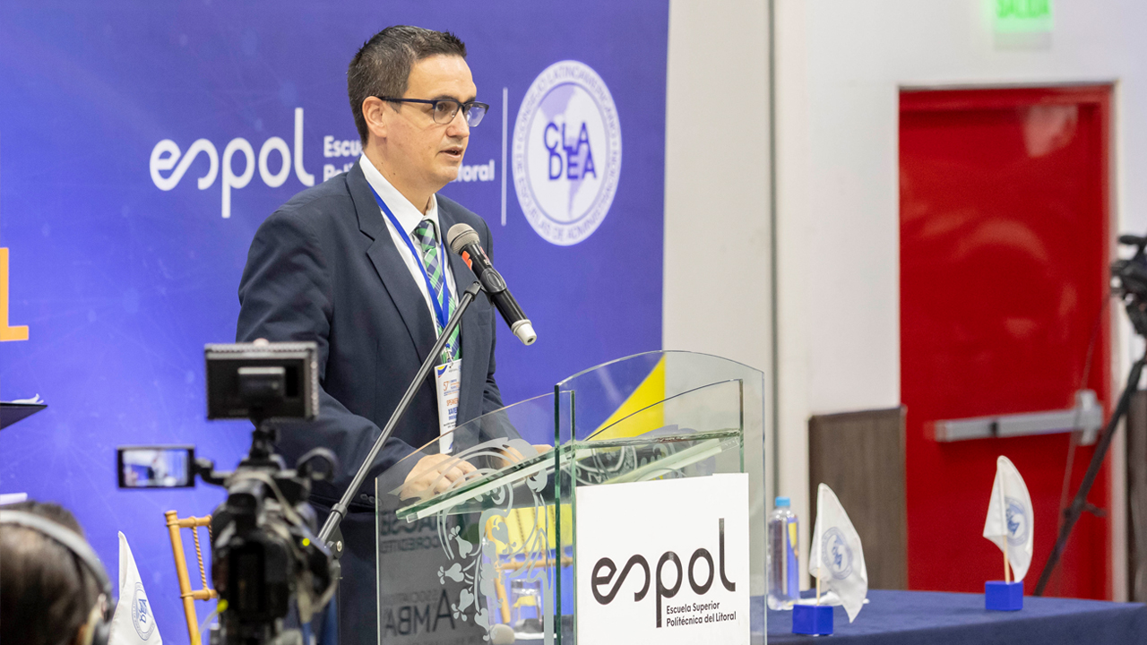 El presidente de CLADEA 2021-2023 y decano de la Escuela de Negocios ESPAE, Xavier Ordeñana